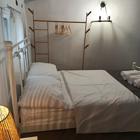 Annousio 's House Dhriopis