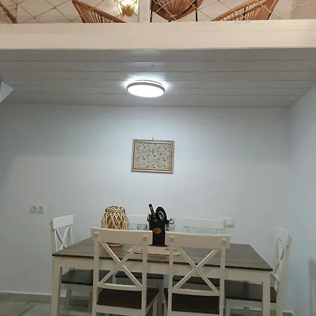 Annousio 's House * Dhriopis