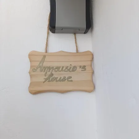 Annousio 's House *